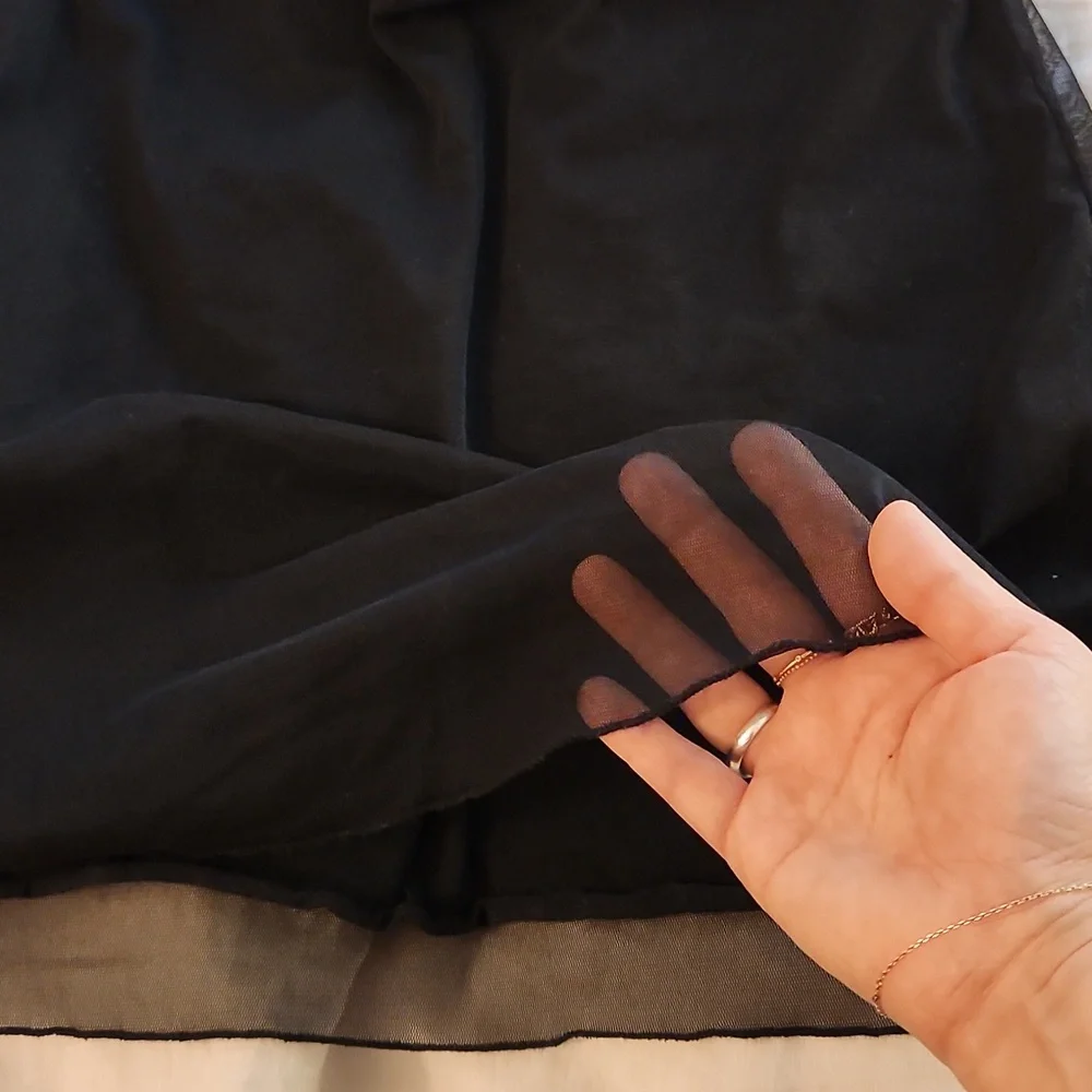 Bundle- 4 Sweet Outfit Pieces - Picture 5 of 16